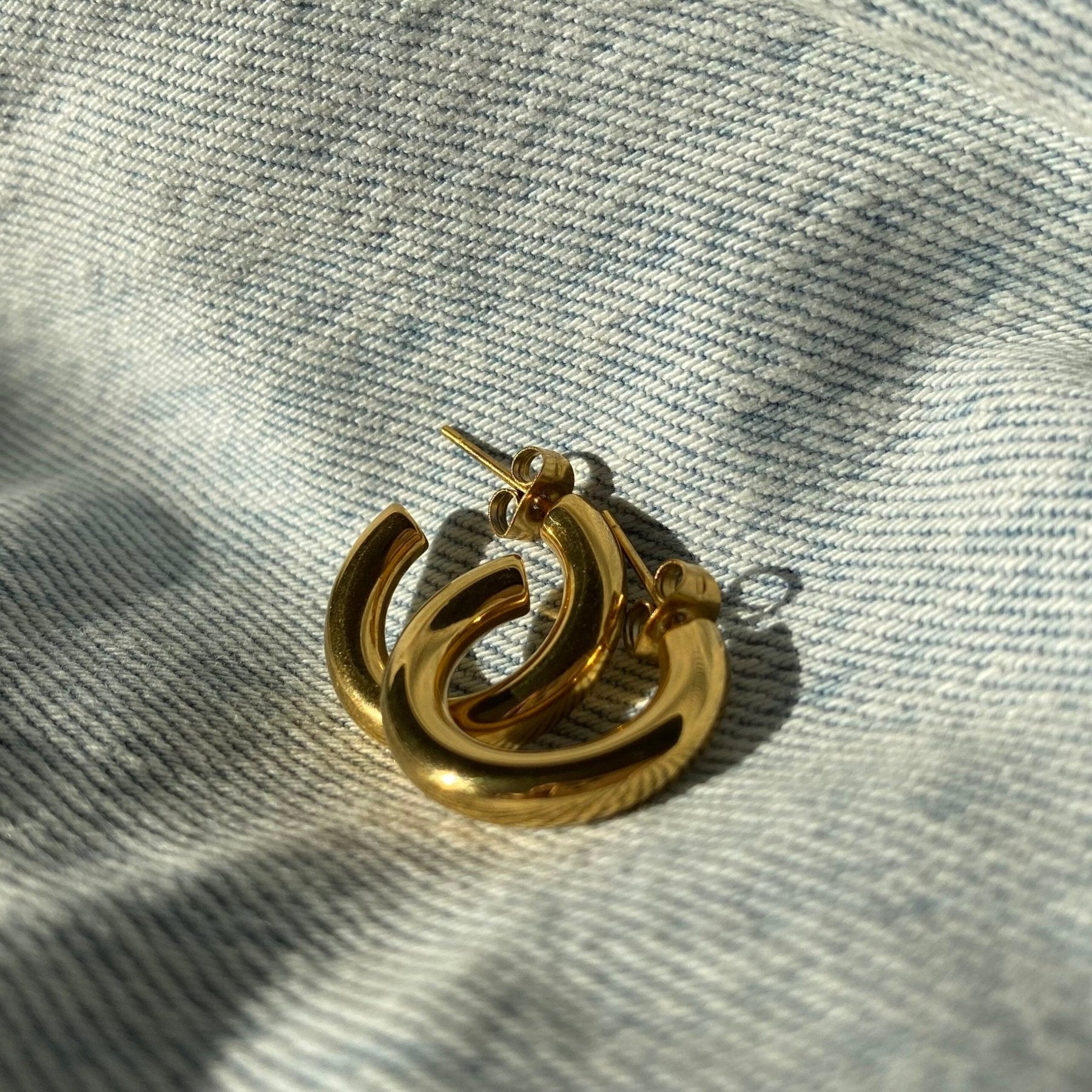 ELLE Small Hoops (20mm) - Charcol Accessories